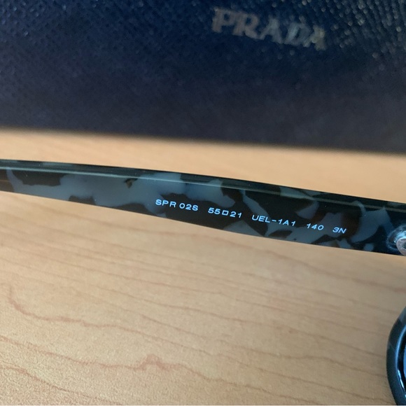 Prada sunglasses new I’ve never used - Picture 4 of 6